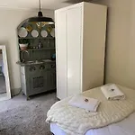 Charming 2-Sleeper Getaway U1 !